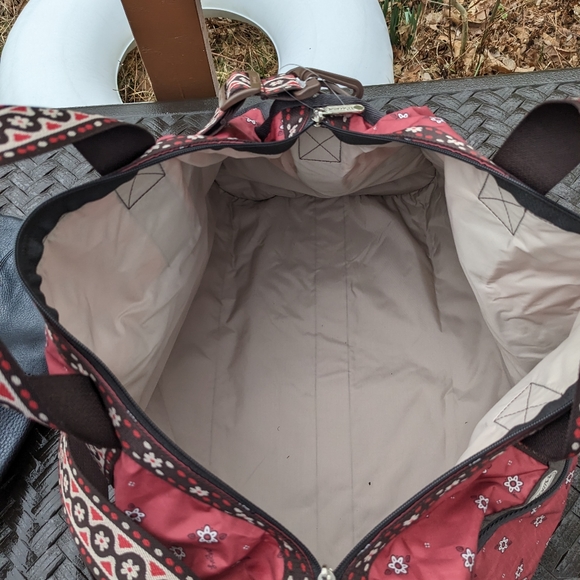 Huge Lesportsac Flower Print Duffel Bag with Strap - Picture 8 of 9